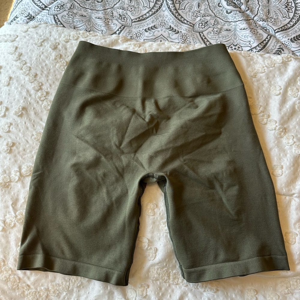 Alphalete Amplify Short 6.5”